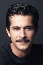 İsmail Hacıoğlu as Akın