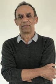 Chico Sant'anna as Zé