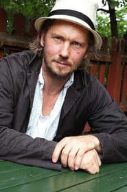 Jonas Inde as Jonas Inde