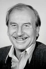 Vladimir Lippart as Fomkin