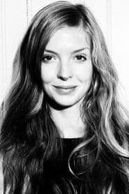 Pheline Roggan as Linda