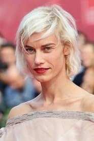 Delfine Bafort as Sky