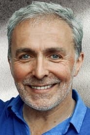 Serge Faliu as Faux M. Chow / Père de Jun / Reporter / Technicien (voice)