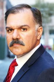 Ludwig Manukian as Mechanic