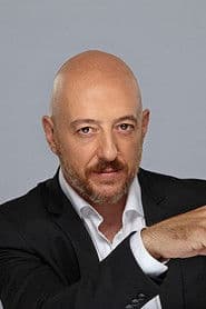 José Luis Torrijo as Ricardo