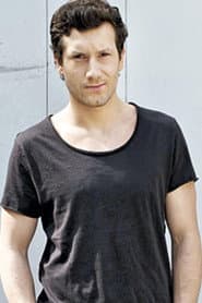 Felipe Pinto as Tomás