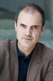 Emmanuel Gayet as Le médecin de garde