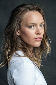 Livia Matthes as Mimi