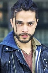 Víctor Ayala as Martin Vetter