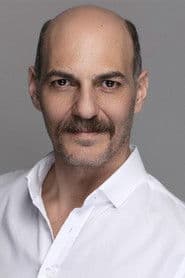 Umut Karadağ as Hasan