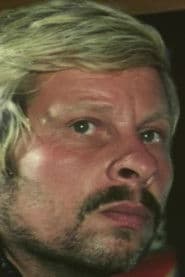 Italo Gasperini as SS Lieutenant