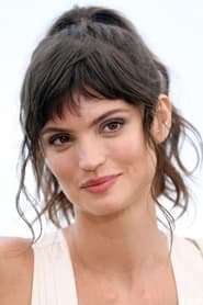 Charlbi Dean as Pheebee