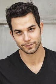 Skylar Astin as Jesse Swanson