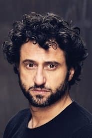 Serkan Kaya as Yiğit