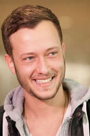 Yon Tumarkin as Kevin Reed