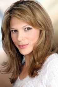 Jennifer Bransford as Elizabeth