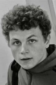 Victor Lefebvre as Jim, le stagiaire