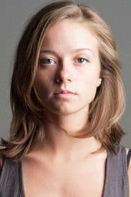 Sonya Rayzman as французская журналистка Эмили