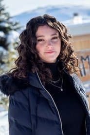 Lila Gueneau as Apolline