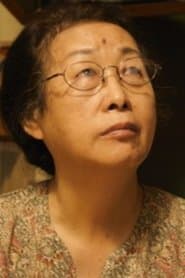 Li Hsiu as Jade's grandmother