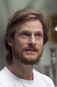 Iván Fenyő as Karcsi Szabó