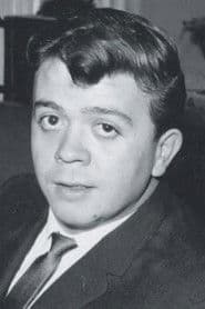 Xavier López as Chabelo