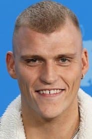 Sebastian Bull Sarning as Mikkel