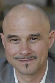 Xavier Tchili as Mietek