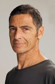 Gustavo Garzón as Detective