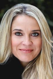 Alexandra Davies as Emma Tate