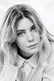 Caterina De Angelis as Carola