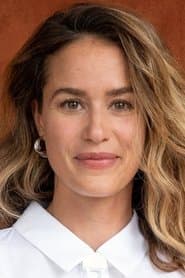 Alice David as Sonia