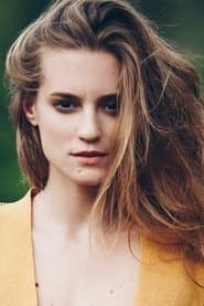 Dóra Sztarenki as Kisrózsi