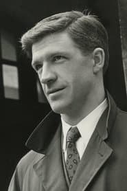 James Maxwell as Priester