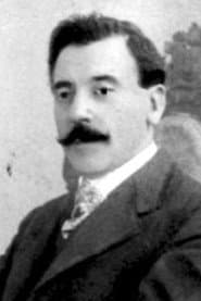 Joaquín Coss as Don Vicente González