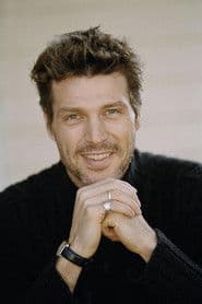 Paolo Seganti as Tomas De Leon