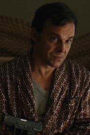 Tavinho Teixeira as Roberto