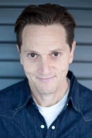 Matt Ross as Ron Hewitt