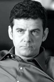 Vlad Zamfirescu as Toma