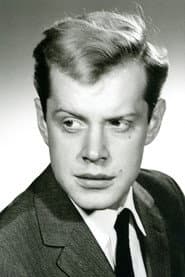 Mathias Henrikson as Walton