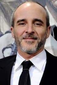 Fernando Guillén Cuervo as Raúl