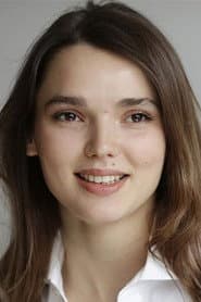 Valeria Nicov as Chloé