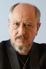 Daniel Aráoz as Productor