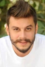 Leonidas Kalfagiannis as Παύλος