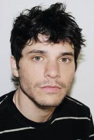 Braeden Lemasters as Sean Harding