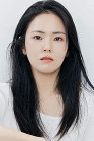 Jo Min-kyeong as Female Reporter