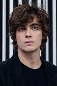 Lorenzo Zurzolo as Giulio Ranieri